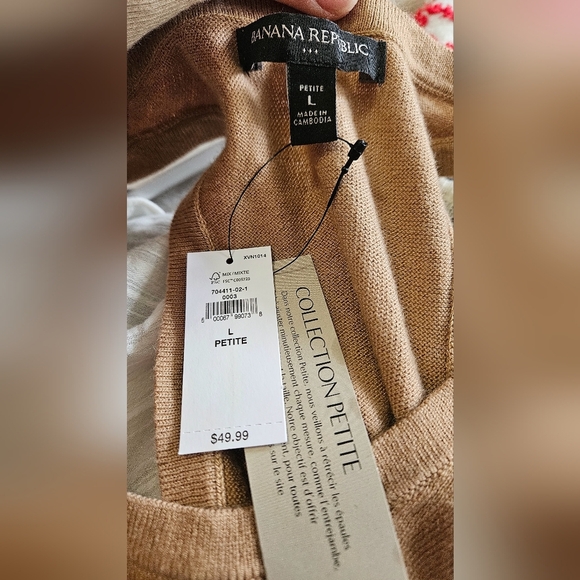 BANANA REPUBLIC Racerback Sweater Tank In light brown/tan. Size LP NWT - Picture 12 of 12